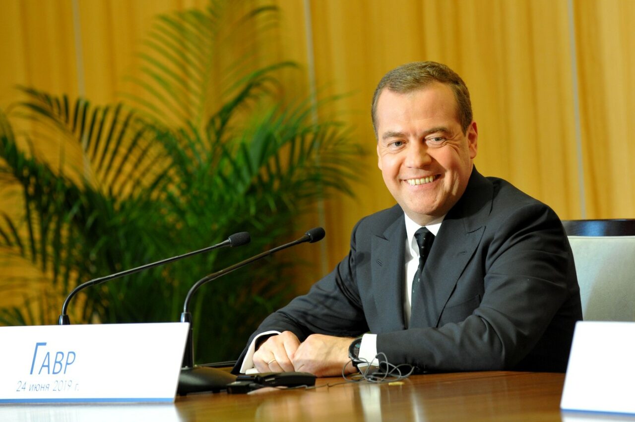 dimitri-medvedev:-zelenski-a-primit-o-palma-strasnica-binemeritata