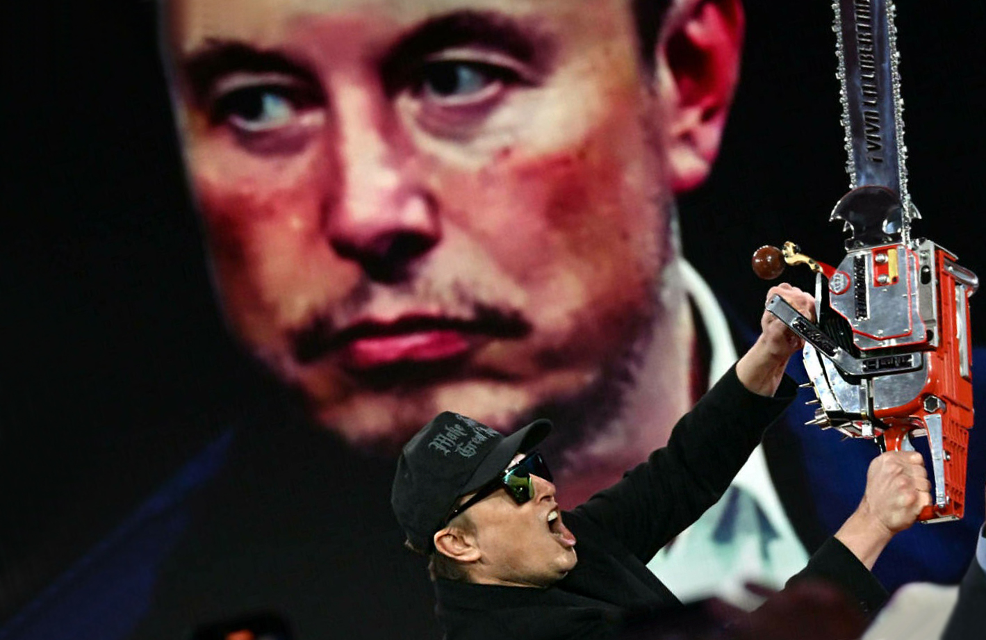 director-tesla-concediat-dupa-ce-l-a-criticat-pe-elon-musk-pentru-o-postare-controversata
