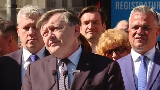 crin-antonescu-si-a-depus-candidatura-la-alegerile-prezidentiale