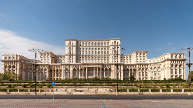 a-treia-schimbare-pentru-angajatii-senatului-in-trei-luni