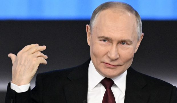 rusia-a-aruncat-in-aer-doi-adolescenti