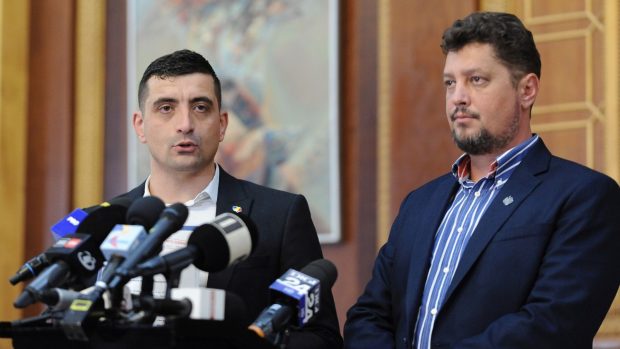 scandal-in-aur.-claudiu-tarziu-spune-ca-simion-se-teme-si-i-a-cerut-demisia