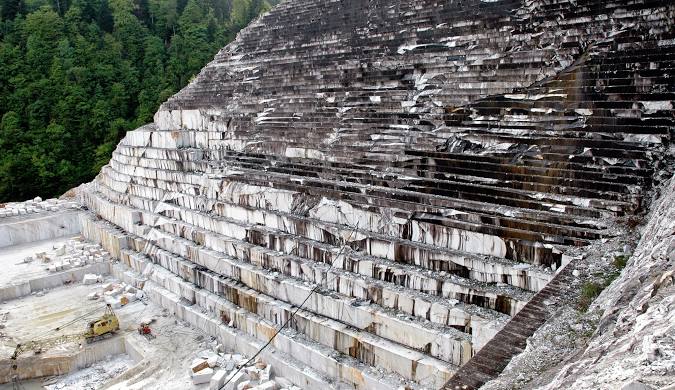 carrara-de-romania,-orasul-fantoma,-temelia-casei-poporului