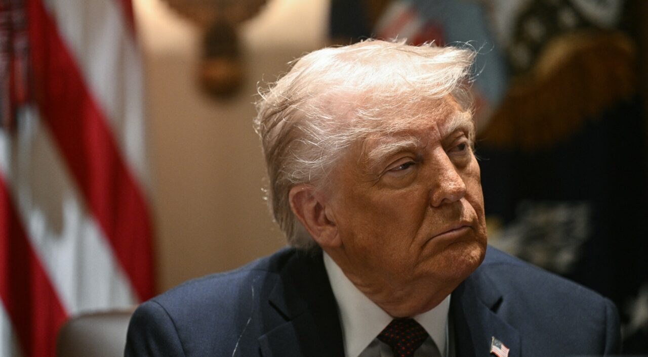 donald-trump-va-aplica-taxe-comerciale-tarilor-care-cumpara-petrol-si-gaze-din-venezuela