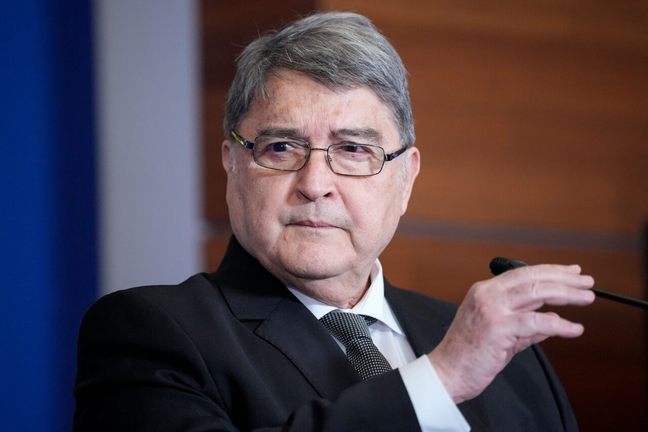 emil-hurezeanu-ar-putea-fi-schimbat-din-functia-de-ministru-de-externe.-decizia,-asteptata-vineri