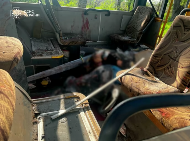 un-autobuz-plin-cu-oameni-din-marhanet,-distrus-de-o-drona-kamikaze-a-rusiei