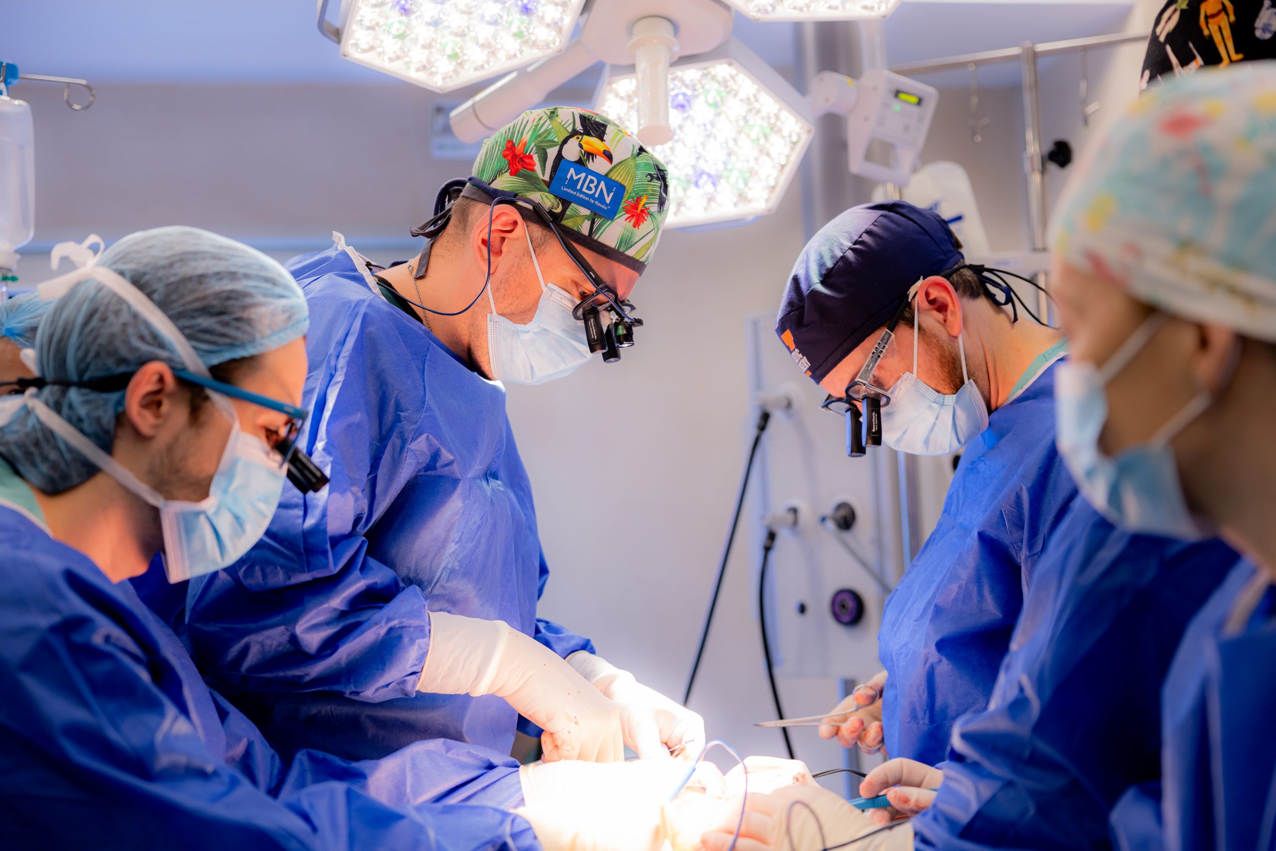 premiera-medlife:-primele-reconstructii-mamare-asistate-robotic-la-cluj,-pro-bono