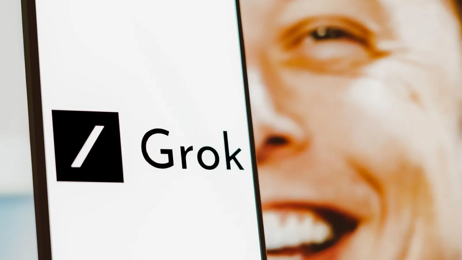 grok-isi-provoca-creatorul,-pe-elon-musk:-ar-putea-sa-ma-opreasca,-dar-ar-incepe-o-mare-dezbatere