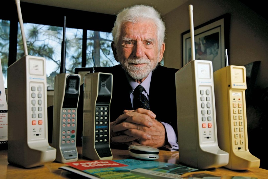 profetia-tatalui-telefonului-mobil:-cum-va-arata-viitorul-telefoanelor-sub-piele