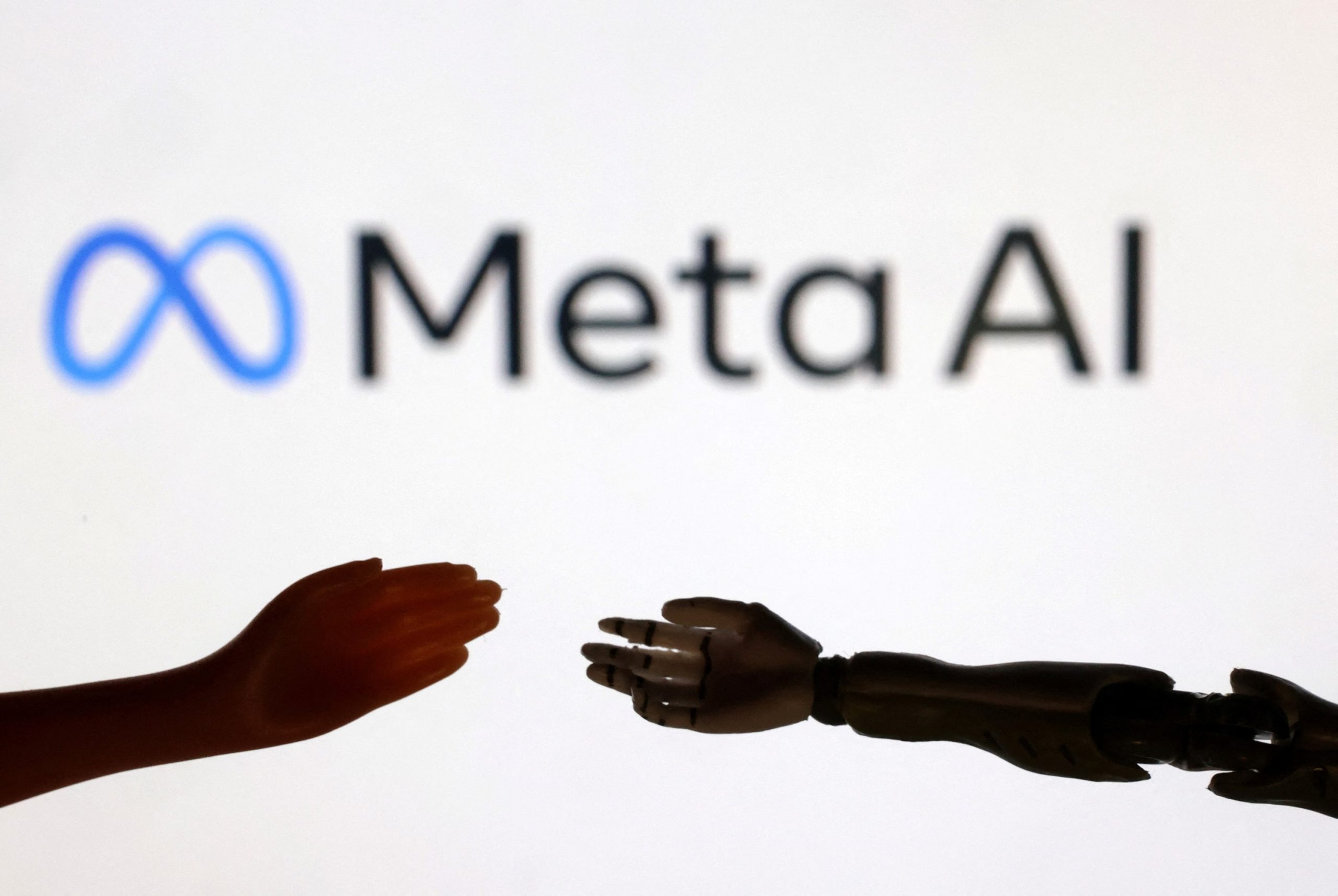 meta-a-trisat-cu-inteligenta-artificiala:-ce-s-a-descoperit-despre-ai-ul-maverick,-din-suita-llama