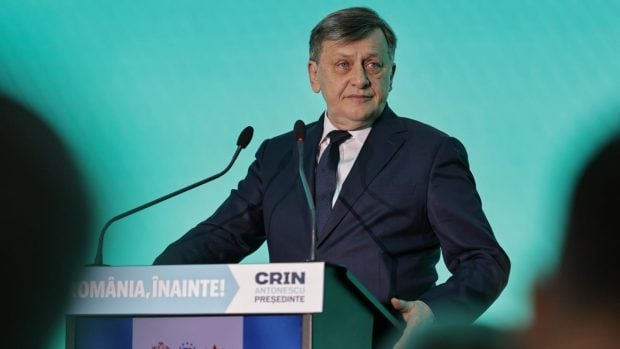crin-antonescu-si-a-lansat-programul-politic-romania,-inainte.-ilie-bolojan-a-fost-la-eveniment