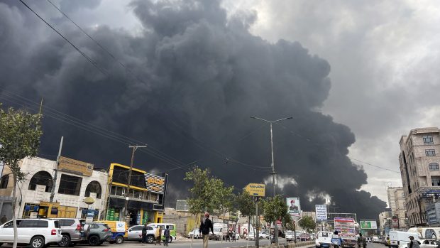 armata-israeliana-a-lovit-aeroportul-din-sanaa,-capitala-yemenului:-cel-putin-trei-oameni-au-murit