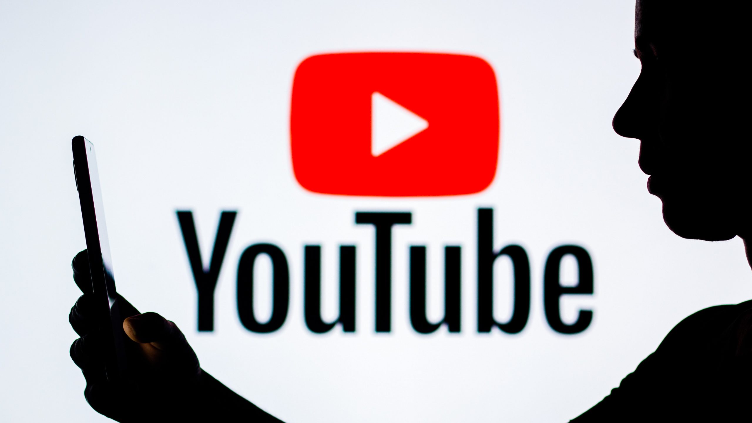 youtube-taie-„camera,-motor,-fals!”-razboiul-impotriva-trailerelor-fake-generate-cu-ai