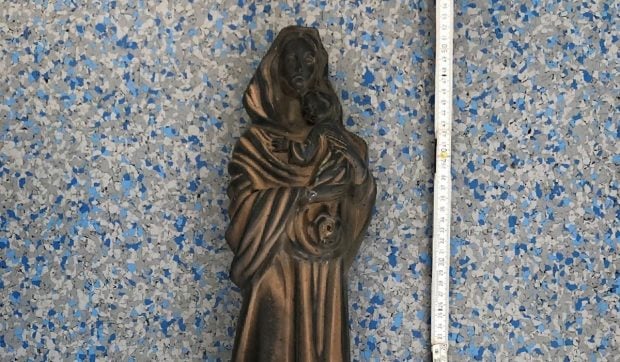 un-roman-a-furat-statui-de-600.000-de-euro-de-pe-mormintele-din-cimitirele-din-toata-germania