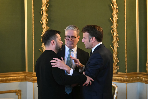 emmanuel-macron-ar-putea-desfasura-avioane-cu-capacitate-nucleara-in-europa