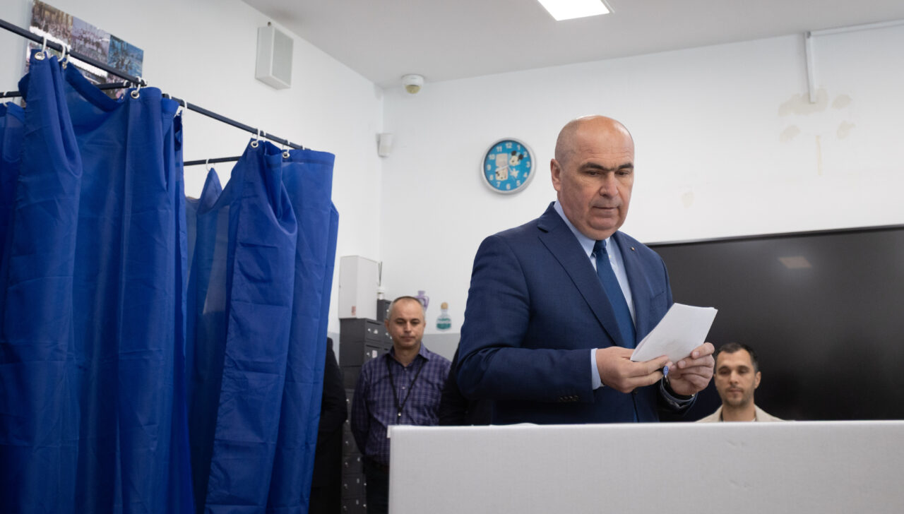 ilie-bolojan-voteaza-duminica-la-scoala-gimnaziala-nr.-150-din-bucuresti