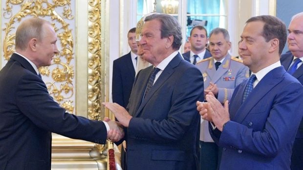 o-banca-germana-refuza-banii-primiti-din-rusia-de-fostul-cancelar-gerhard-schroder