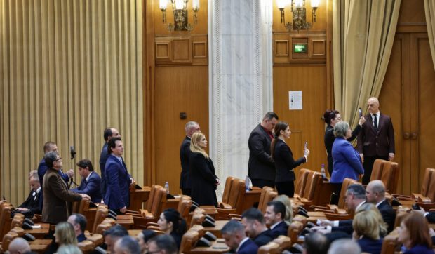 parlamentarii-pot-si-sos-au-refuzat-sa-priveasca-momentul-investirii-lui-nicusor-dan