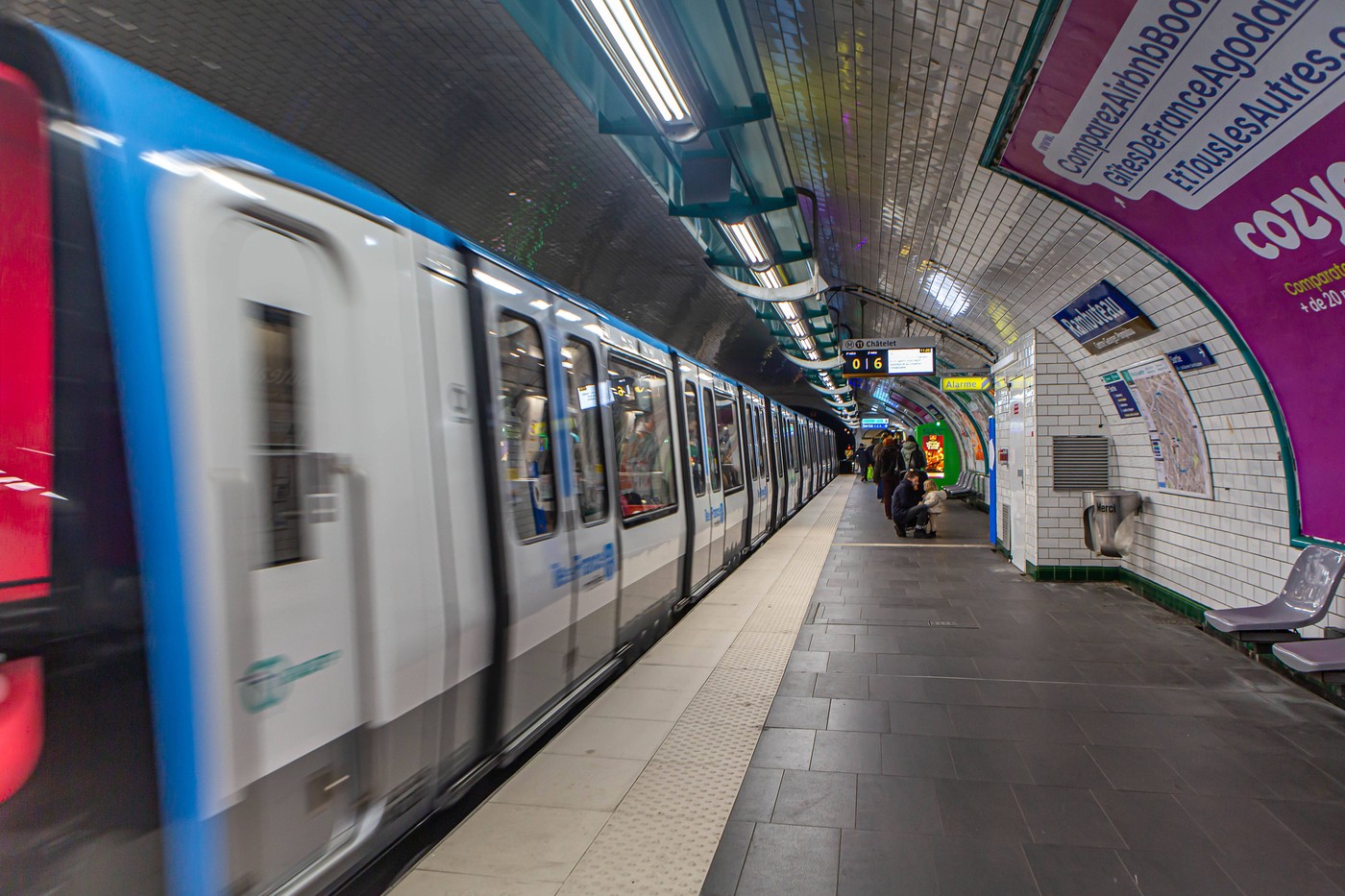 fiica-miliardarilor-se-plimba-cu-metroul-prin-oras:-nu-m-a-recunoscut-nimeni