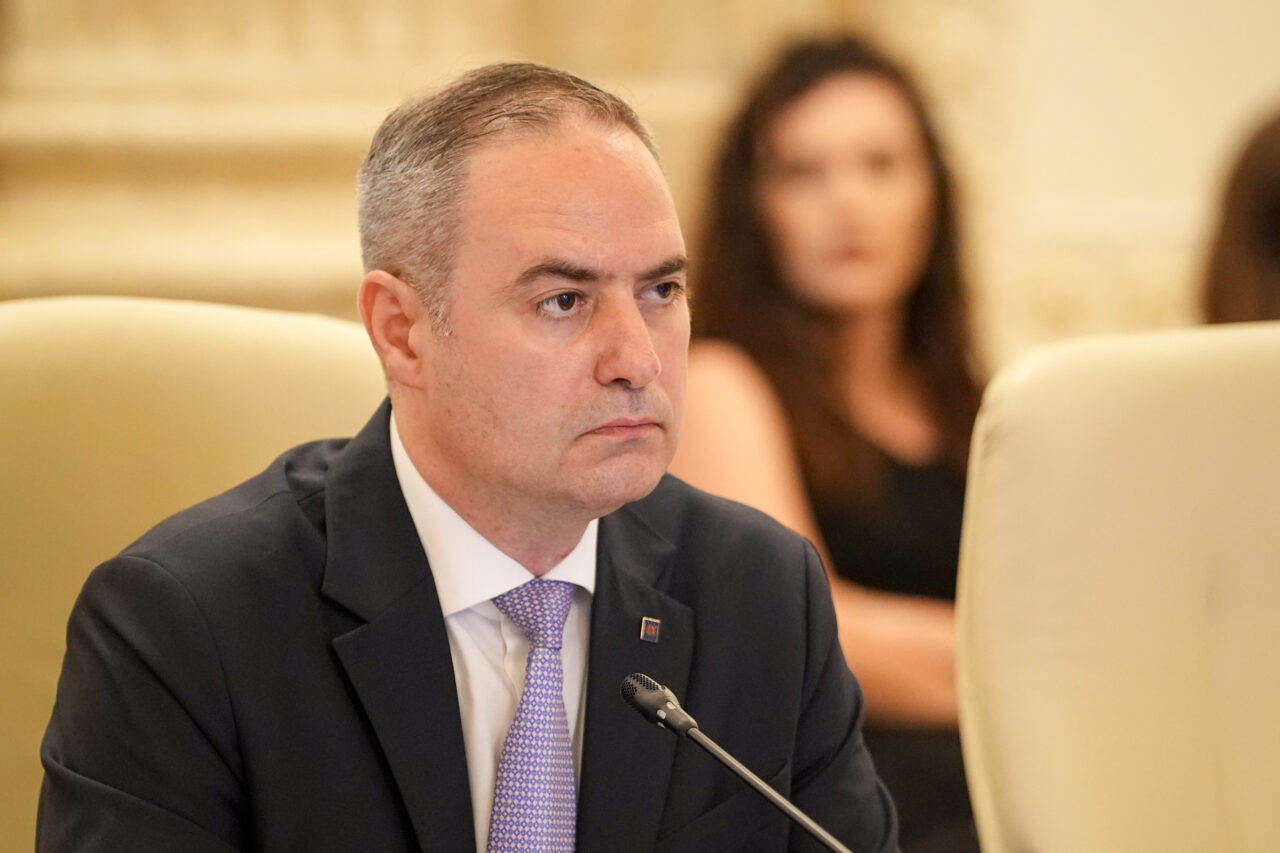 alexandru-nazare:-„nu-se-pune-problema-amanarii-sau-blocarii-platii-pensiilor-si-a-salariilor”