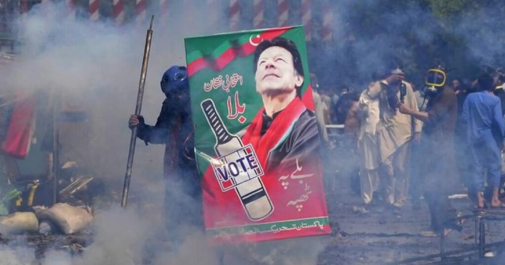 pakistan:-108-membri-ai-partidului-lui-imran-khan,-condamnati-la-inchisoare