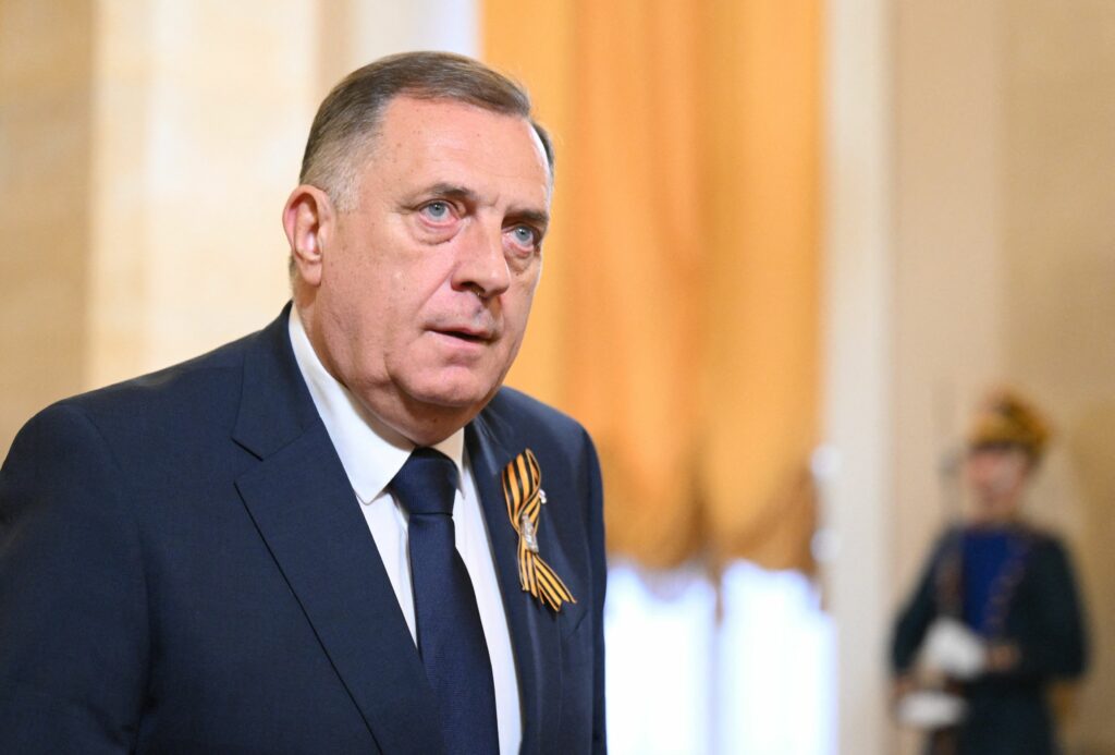 bosnia:-curtea-de-apel-confirma-condamnarea-fostului-presedinte-sarb,-milorad-dodik
