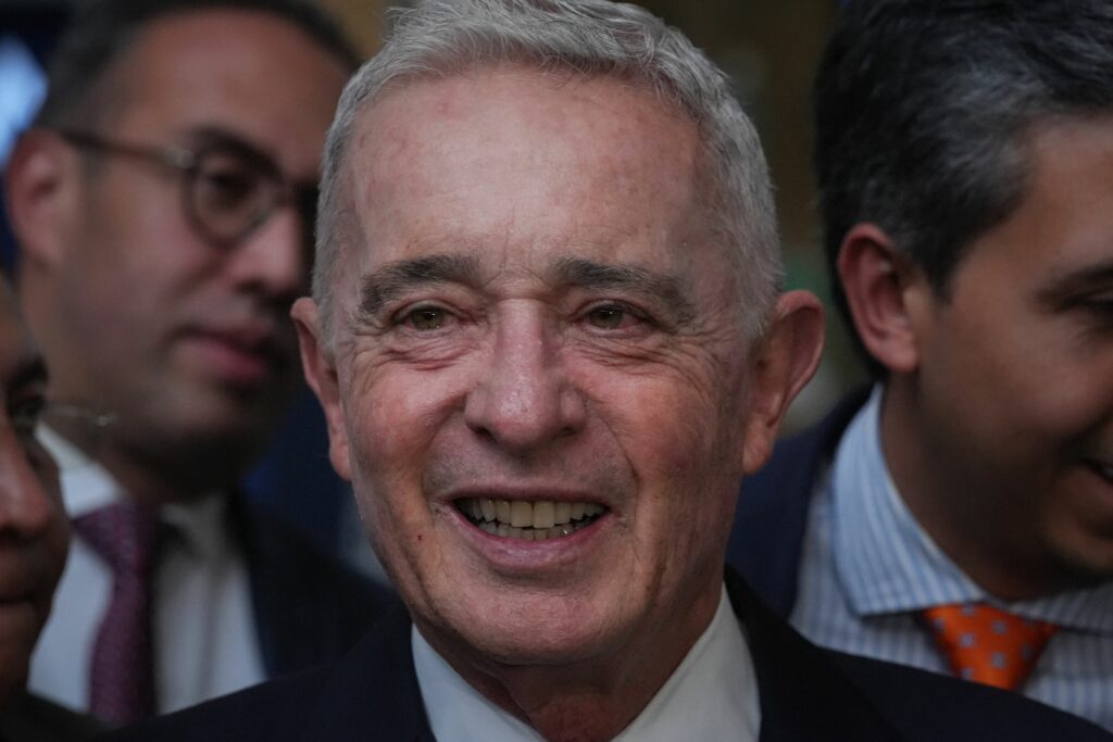 fostul-presedinte-al-columbiei,-alvaro-uribe,-a-fost-condamnat-la-12-ani-de-arest-la-domiciliu