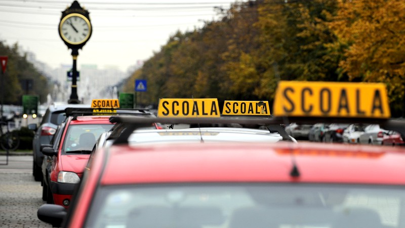teapa-la-scoala-de-soferi.-cursantii-au-ramas-si-fara-bani,-si-fara-permis
