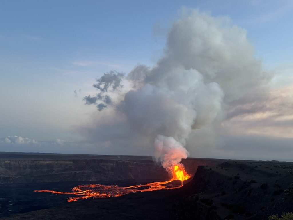 vulcanul-kilauea,-din-hawaii,-a-reinceput-sa-erupa,-pentru-a-31-a-oara-din-decembrie
