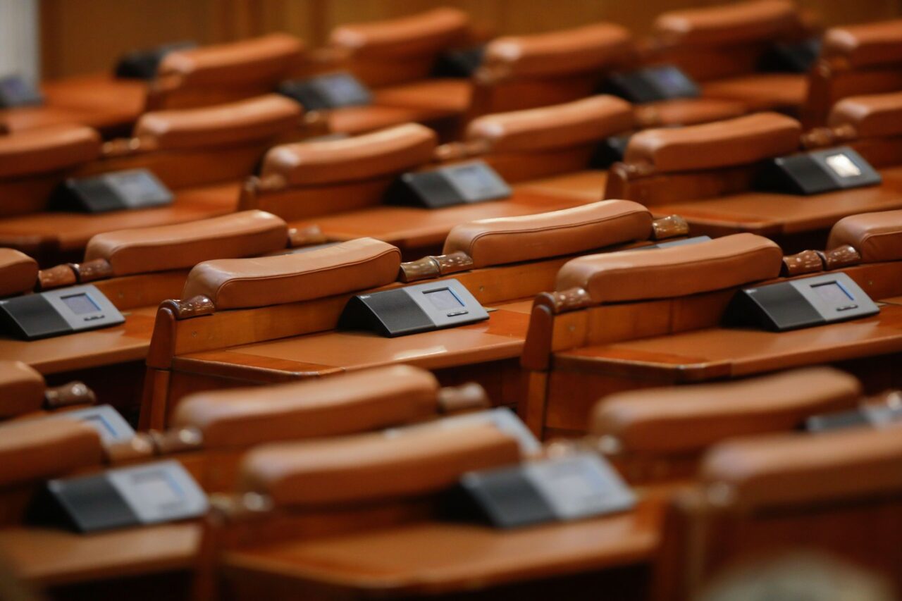 modificari-la-conducerea-camerei-deputatilor.-psd-si-pnl-isi-schimba-reprezentantii
