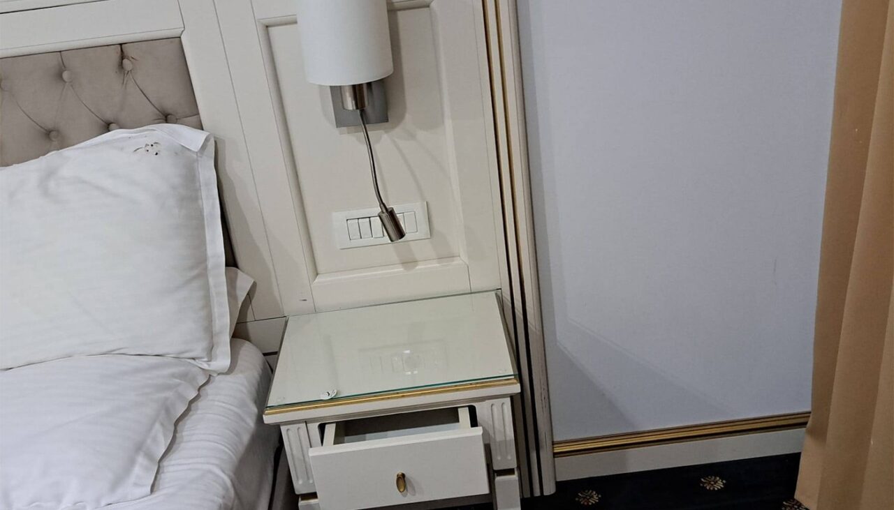 concediu-de-cosmar-pentru-o-turista-intr-un-hotel-4*-din-neptun:-ce-a-gasit-in-camera