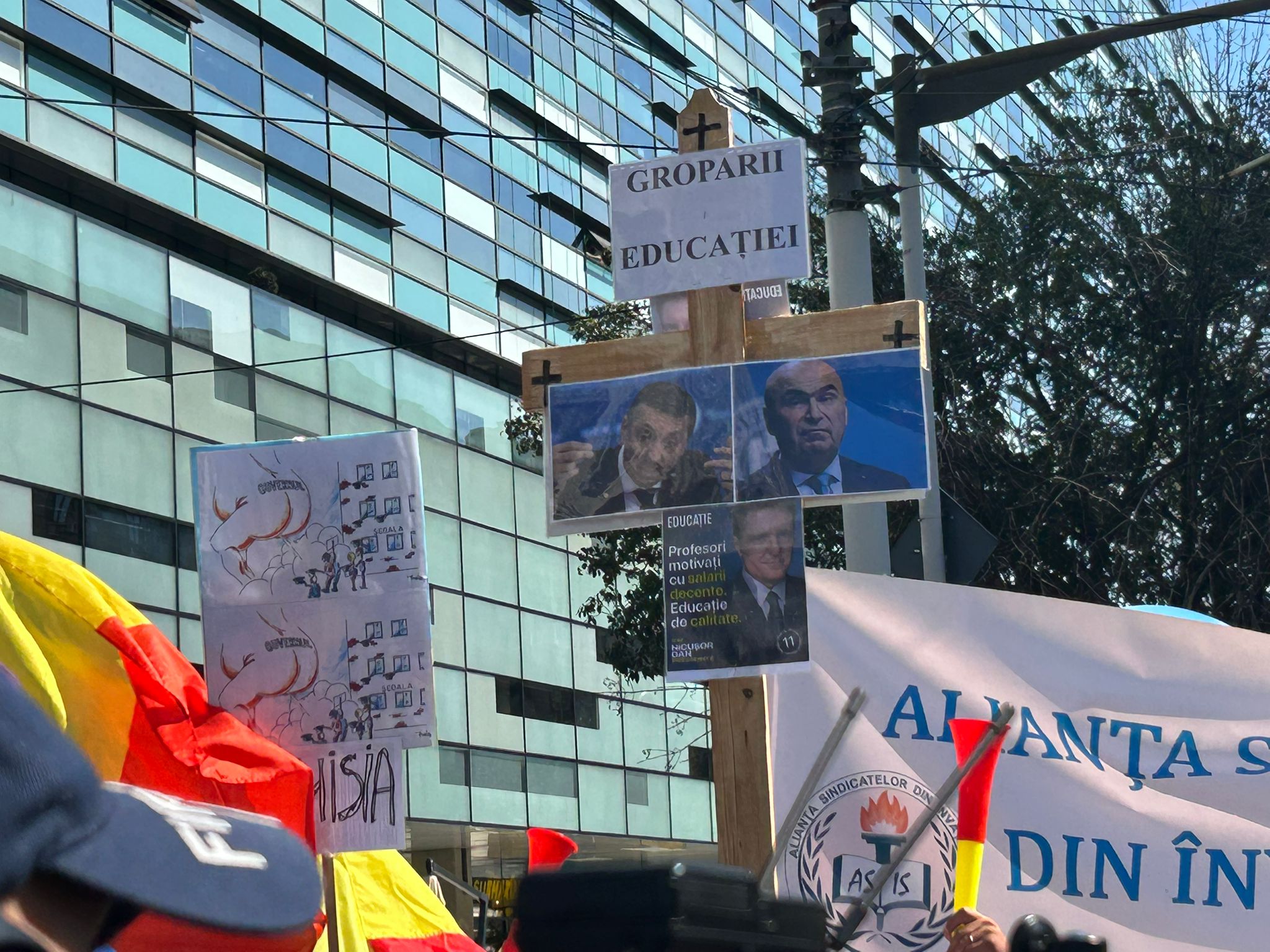 marsul-revoltei:-profesorii-au-plecat-spre-palatul-cotroceni