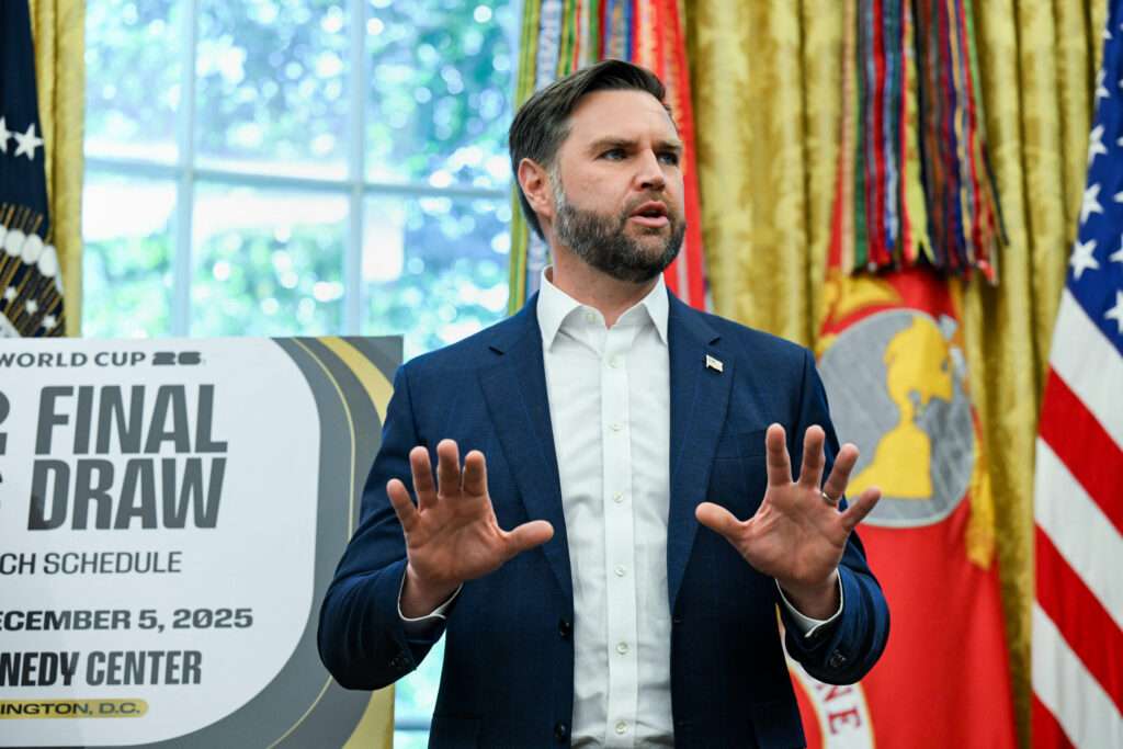 omagiul-lui-jd-vance-adus-lui-charlie-kirk:-un-prieten-adevarat