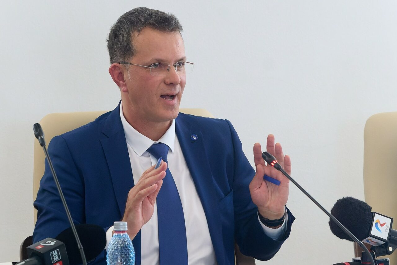ministrul-apararii,-ionut-mosteanu:-drona-nu-a-fost-doborata,-nu!/-care-este-explicatia