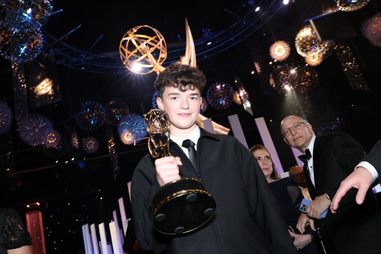 cine-sunt-castigatorii-premiilor-emmy-2025.-vedeta-din-„adolescence”-scrie-istorie-la-doar-15-ani