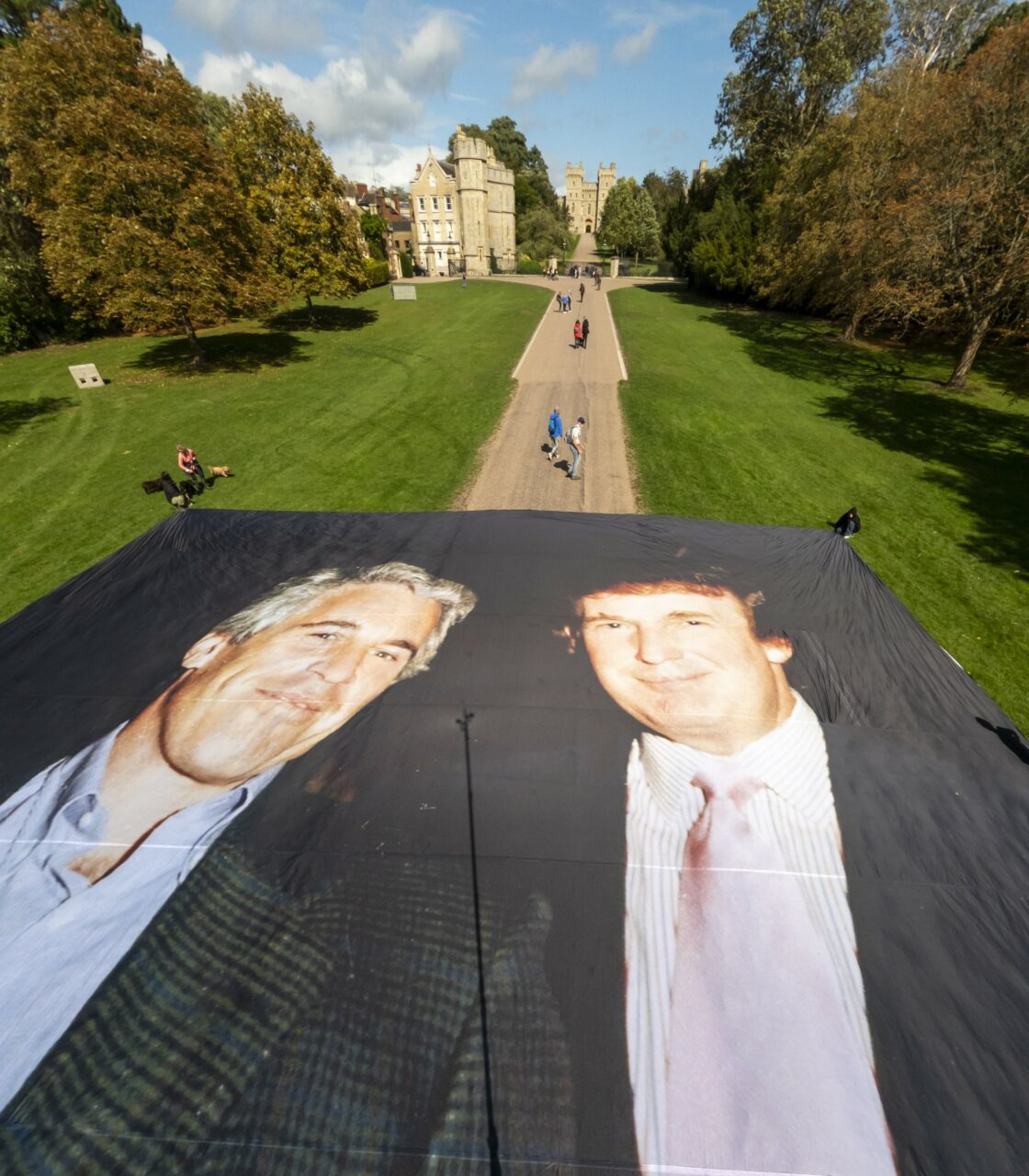 imagini-cu-trump-si-epstein,-proiectate-pe-castelul-windsor.-patru-persoane-au-fost-retinute