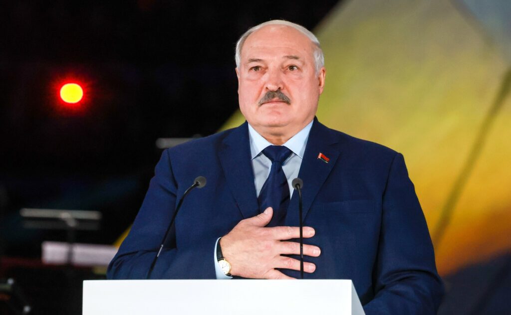 lukasenko-sugereaza-ca-statkevich-s-a-intors-in-inchisoare-si-ar-putea-muri-in-curand”