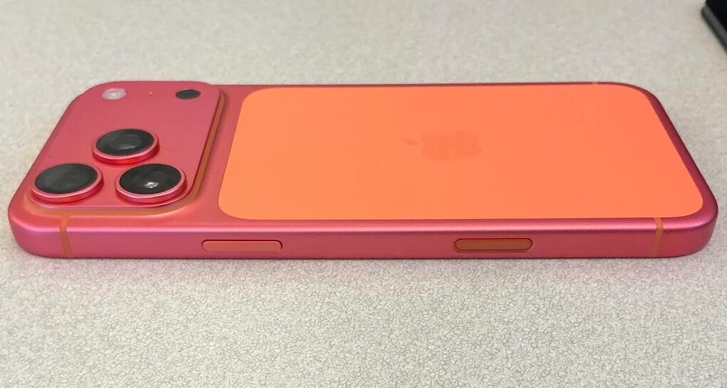 iphone-17-pro-max:-portocaliul-devine-roz.-un-defect-de-fabricatie?