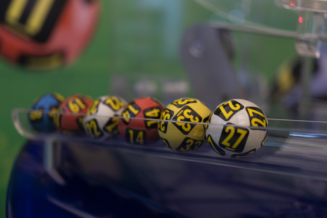 loto-6/49,-joker,-5/40-de-duminica,-19-octombrie-2025.-report-de-peste-8-milioane-de-euro