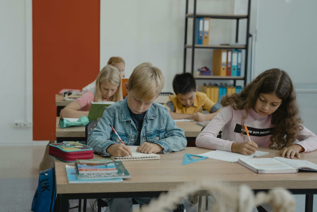 educatia-financiara-devine-materie-obligatorie-pentru-elevii-din-marea-britanie