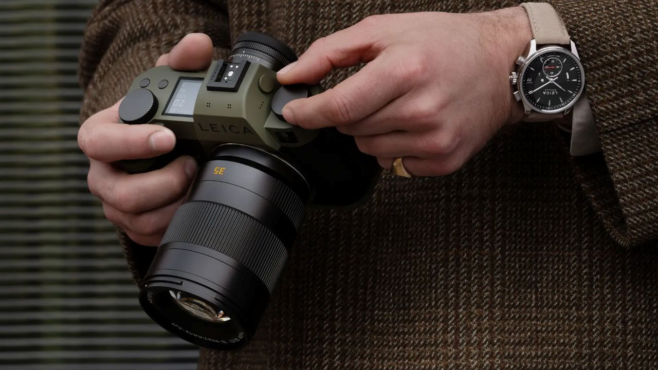 leica-sl3-reporter-–-senzor-full-frame-intr-un-corp-robust-cu-aramida