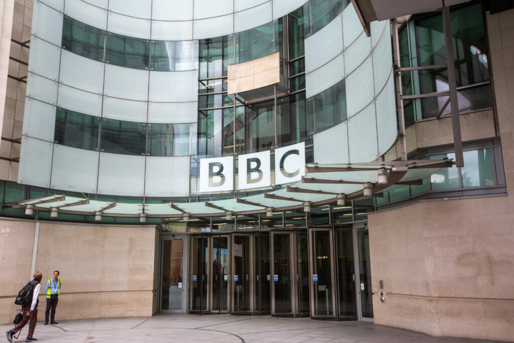 conducerea-bbc-demisioneaza-din-cauza-editarii-unui-discurs-al-lui-trump