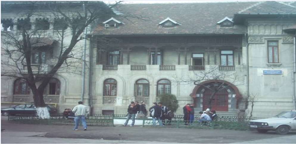 elevii-si-personalul-unui-liceu-din-bucuresti,-evacuati-dupa-ce-a-fost-sesizat-miros-de-gaze