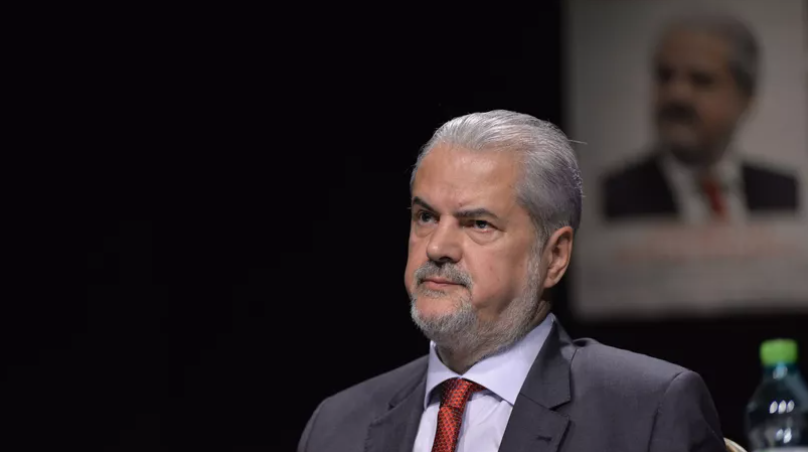 adrian-nastase-a-fost-operat-la-spitalul-foisor.-el-a-suferit-o-interventie-destul-de-complicata