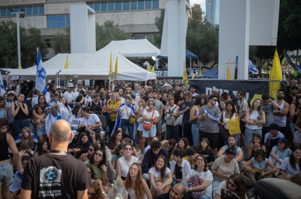 protest-tel-aviv:-mii-de-oameni-au-cerut-sa-fie-anchetata-tragedia-din-7-octombrie