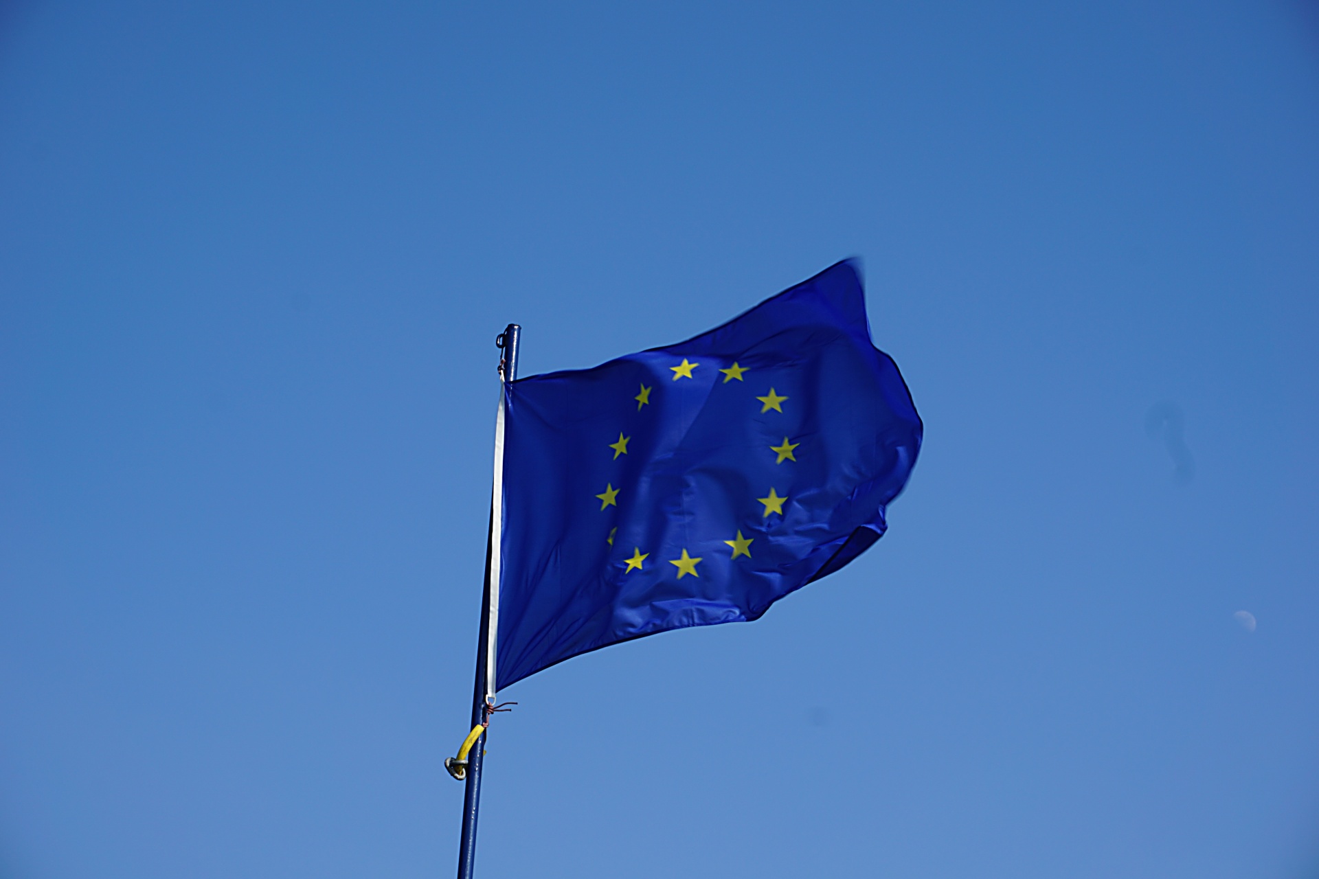 parlamentul-european-sustine-varsta-minima-de-16-ani-pentru-accesarea-retelelor-de-socializare
