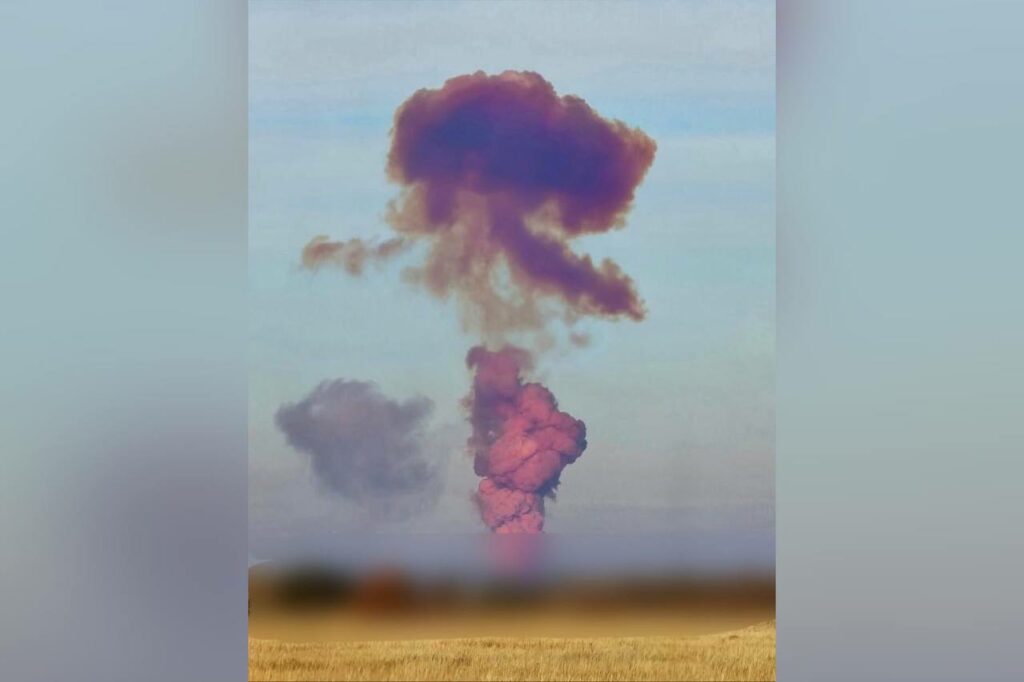 explozie-la-baza-de-rachete-yasnii-din-rusia.-un-nor-violet-s-a-ridicat