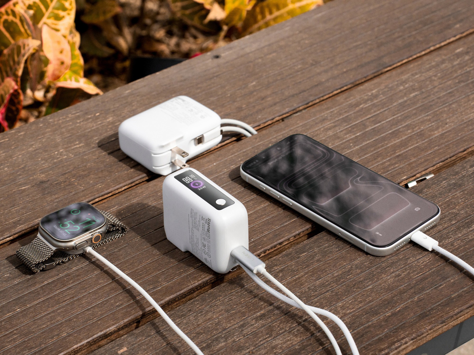 lisen-a-lansat-un-nou-incarcator-3-in-1-de-35-w