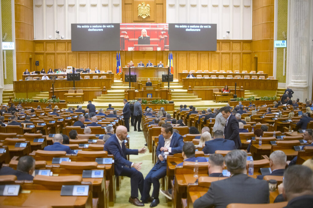 legea-prin-care-parlamentarii-sunt-obligati-sa-anunte-intalnirile-cu-terti,-promulgata