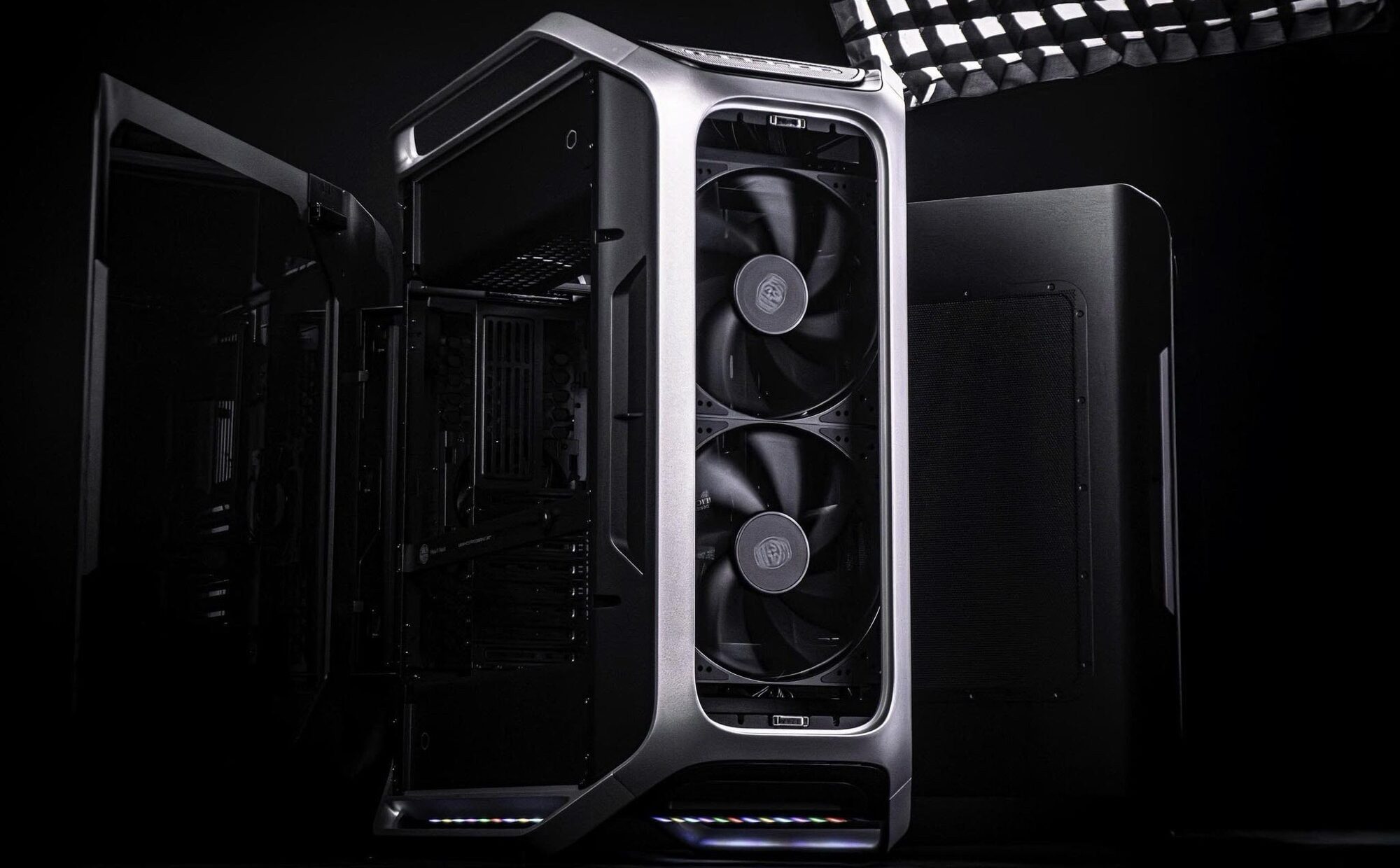 cosmos-alpha,-o-noua-carcasa-emblematica-de-la-cooler-master